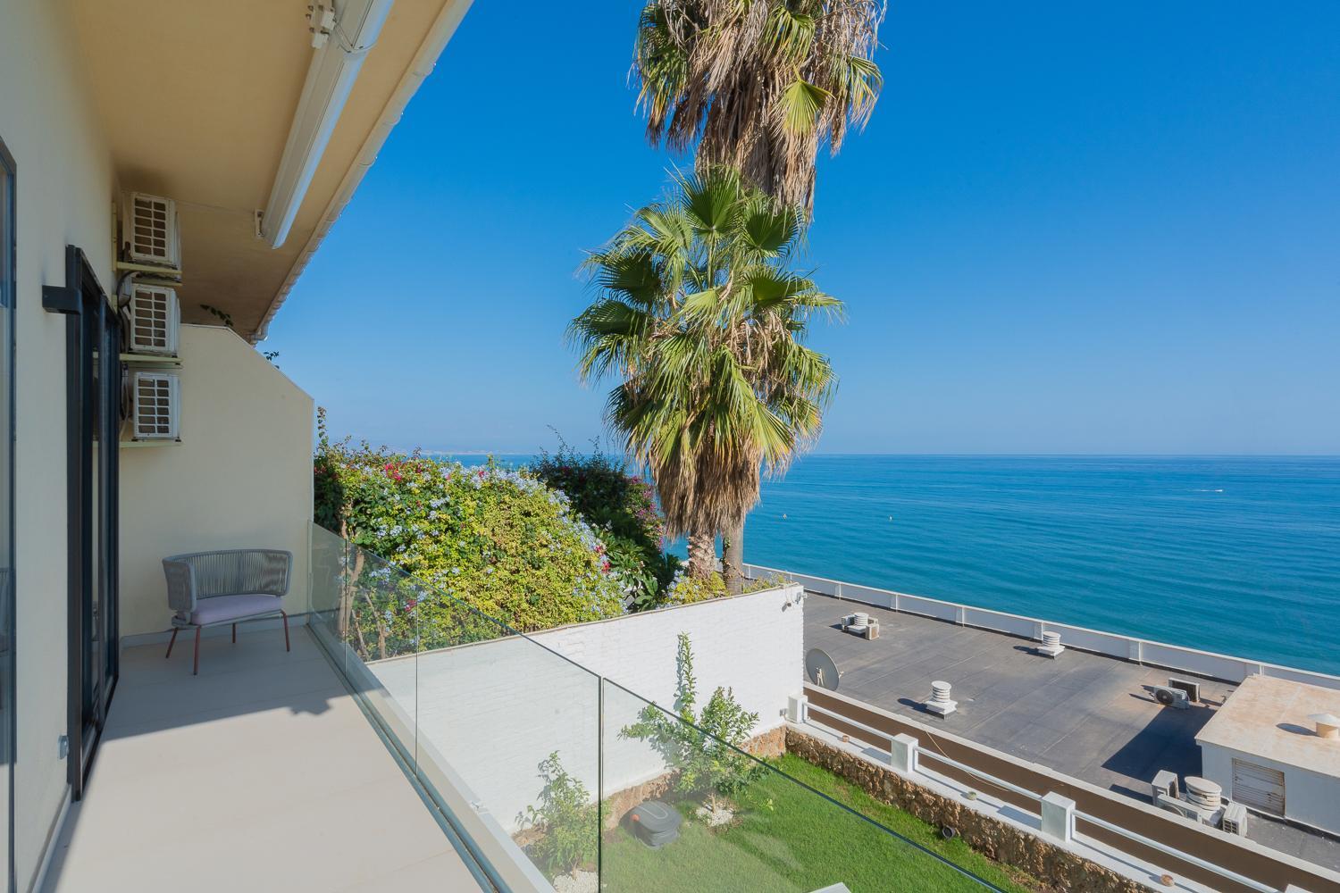 Ferienwohnung Private 250Sqm Garden Duplex, Jacuzzi, Cinema, Sea View Escape Torremolinos Exterior foto