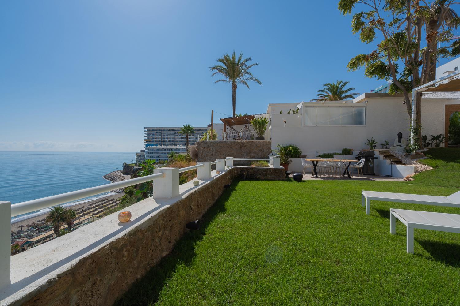 Ferienwohnung Private 250Sqm Garden Duplex, Jacuzzi, Cinema, Sea View Escape Torremolinos Exterior foto