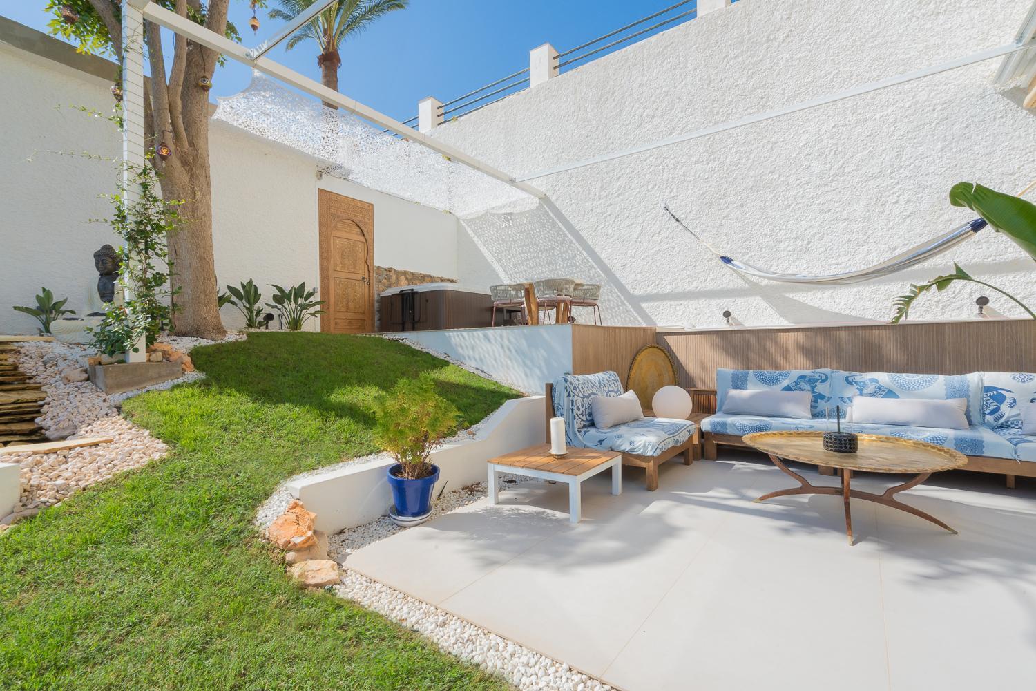 Ferienwohnung Private 250Sqm Garden Duplex, Jacuzzi, Cinema, Sea View Escape Torremolinos Exterior foto