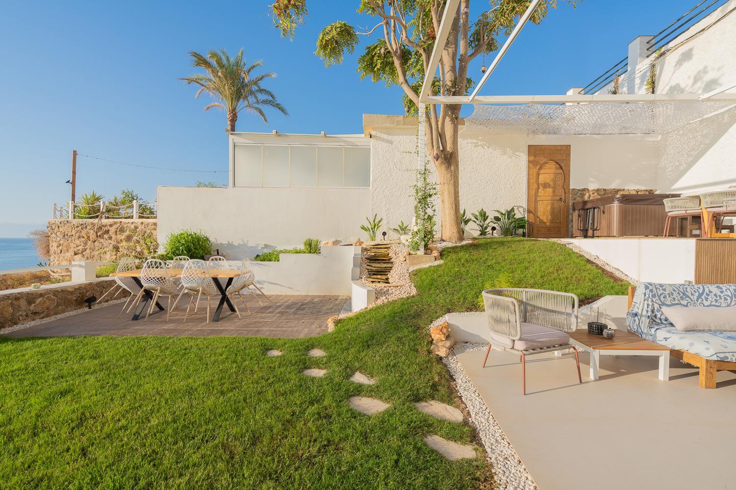 Ferienwohnung Private 250Sqm Garden Duplex, Jacuzzi, Cinema, Sea View Escape Torremolinos Exterior foto